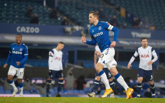 通过设施的 通过设施的